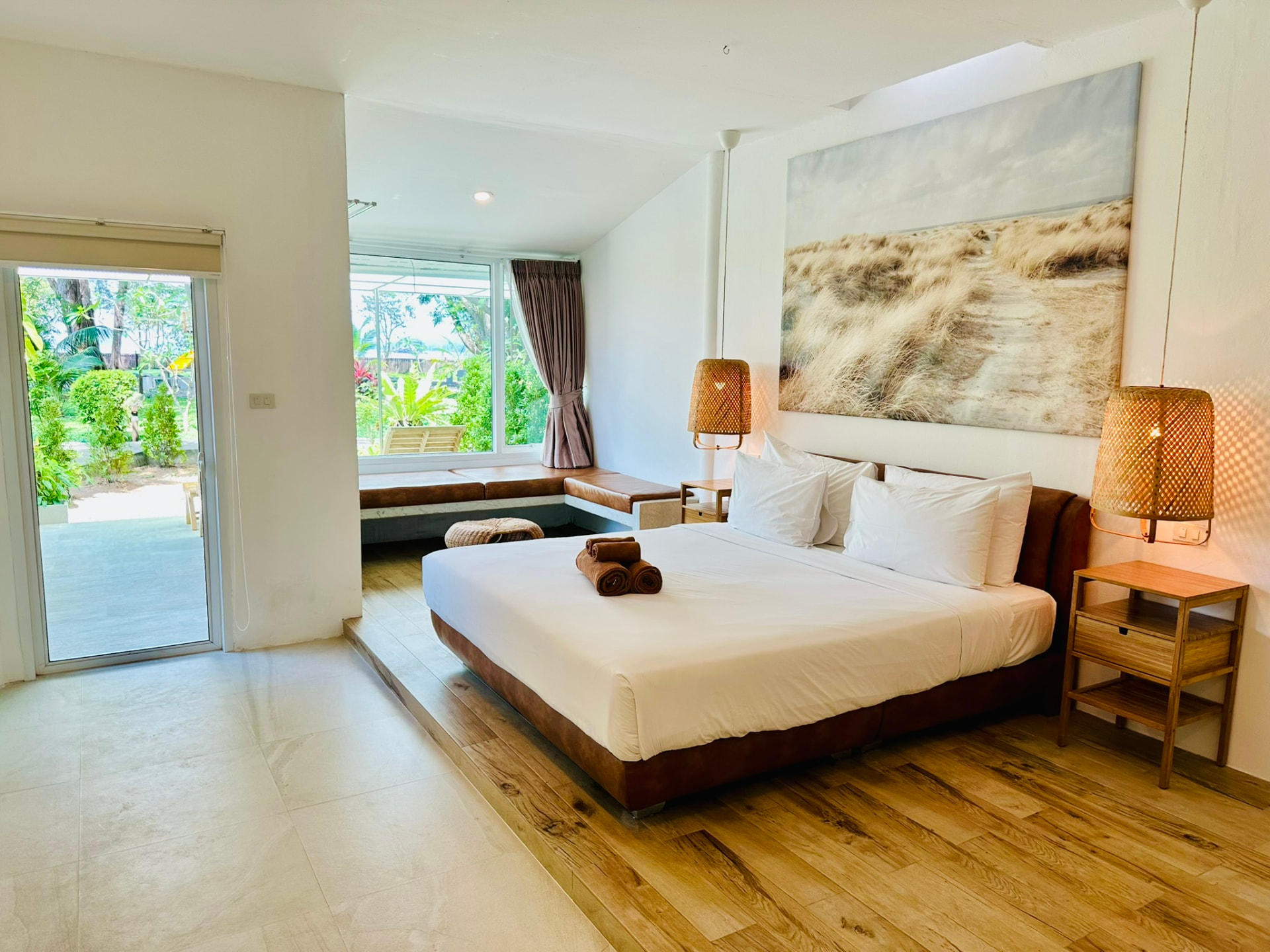 Spacious Superior Garden Studio with a king bed, window seat and garden doors